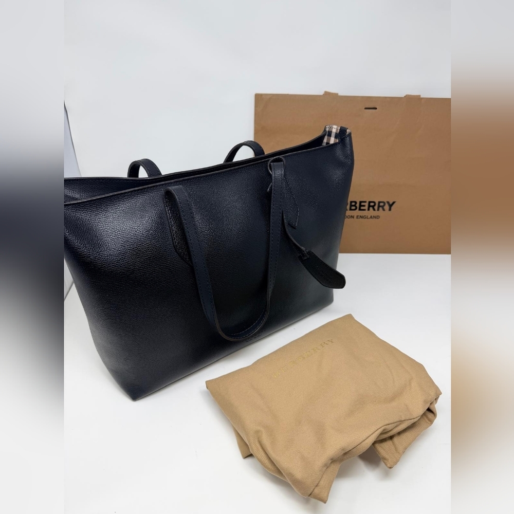 Burberry Black Leather Tote - Pre-Owned